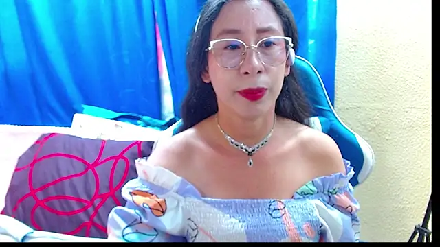 Gia leinn online show from July 2026 08:00:01 PM