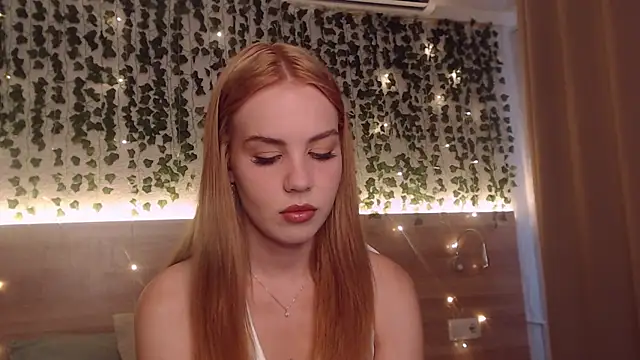 Snapshot of IvyAngel chatting on July 2026 03:05:01 PM IvyAngel online show from July 2026 03:05:01 PM