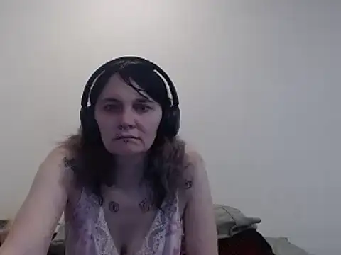 Snapshot of Hotmodel1984 chatting on April 2026 06:20:01 PM Hotmodel1984 online show from April 2026 06:20:01 PM