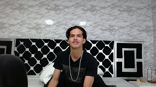 Maximoherrera 16 online show from March 2025 06:35:02 AM