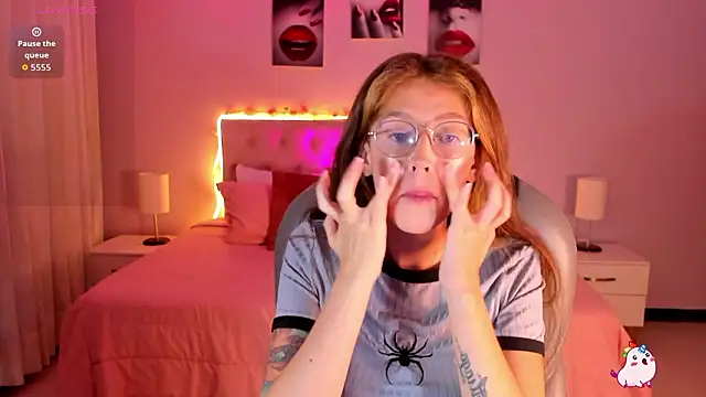 Emily Warren  online show from March 2026 07:54:01 PM