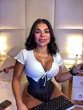 Amylewisq online show from April 2026 12:00:01 AM