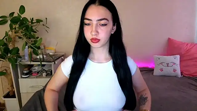 Snapshot of WildKittenX_ chatting on June 2026 04:05:01 AM WildKittenX online show from June 2026 04:05:01 AM