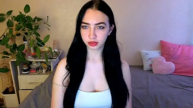 Snapshot of WildKittenX_ chatting on June 2026 04:06:01 AM WildKittenX online show from June 2026 04:06:01 AM