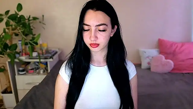 Snapshot of WildKittenX_ chatting on June 2026 04:06:01 AM WildKittenX online show from June 2026 04:06:01 AM