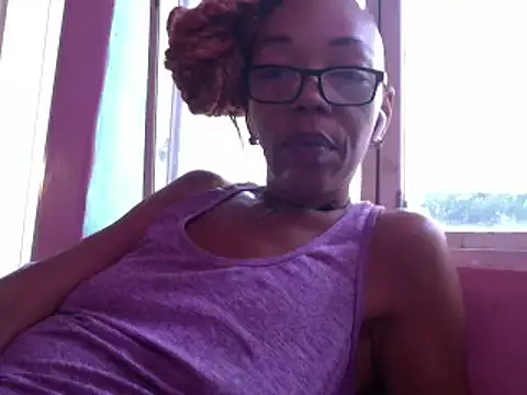 Snapshot of Ladyzee25 chatting on June 2026 07:16:02 PM Ladyzee25 online show from June 2026 07:16:02 PM