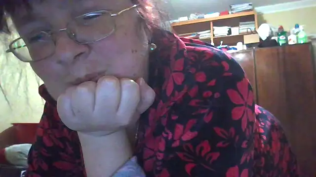 Queen-Elizabeth-25 online show from March 2025 07:38:01 PM