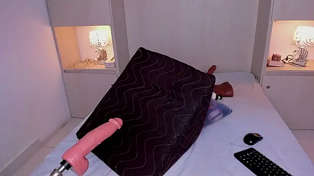 BeverlySteel online show from April 2026 08:23:01 PM