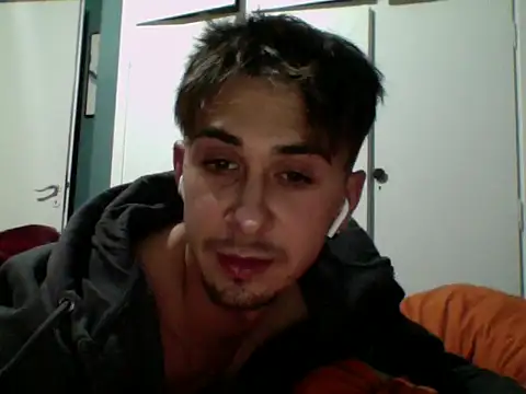alin22010 online show from November 2025 01:00:02 PM
