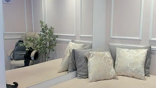 Snapshot of Lucy_Canel chatting on February 2026 11:29:02 AM Lucy Canel online show from February 2026 11:29:02 AM