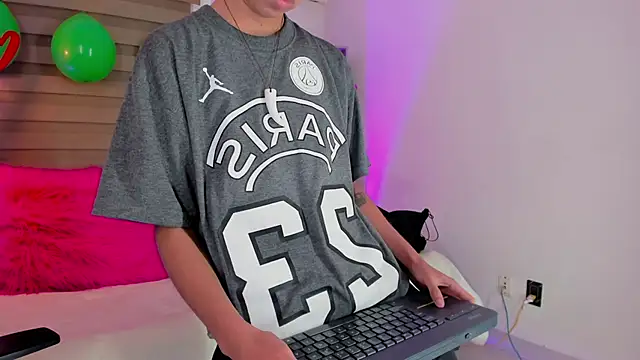 tommy blue online show from March 2025 08:08:02 PM