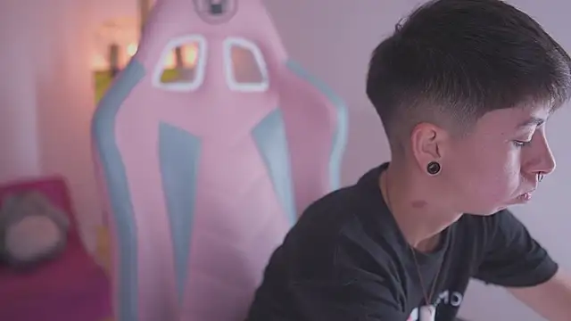 tommy blue online show from November 2025 06:54:01 PM