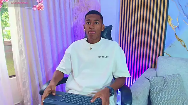 LexiAndDeker online show from October 2025 03:55:01 PM