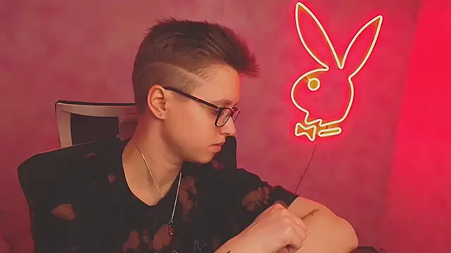 Bella Swannn online show from March 2025 04:02:01 PM