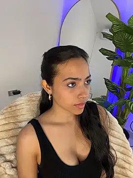  Emily Thompson  online show from June 2026 02:05:01 AM
