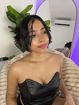  Emily Thompson  online show from June 2026 03:25:01 AM