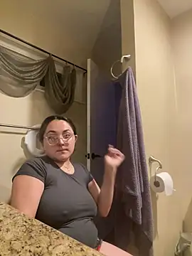 Snapshot of sexy_milfbell chatting on March 2025 12:06:02 PM sexy milfbell online show from March 2025 12:06:02 PM