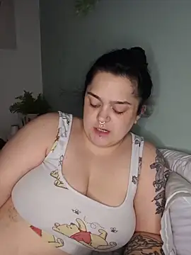 Snapshot of Saucy-Serenity chatting on June 2026 10:12:01 PM Saucy-Serenity online show from June 2026 10:12:01 PM