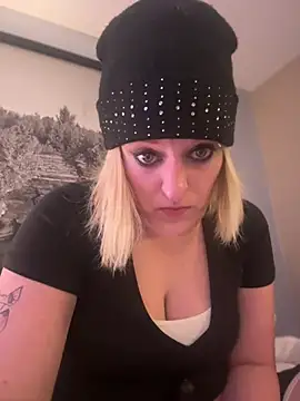 KITTYBOOBOOFUXX online show from April 2026 05:12:02 AM