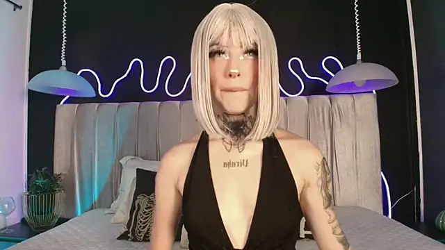 Zhally Dee online show from April 2026 08:20:02 PM