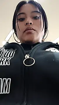 bella warzon online show from February 2026 03:40:01 PM