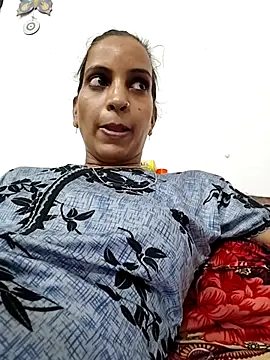 Hotty-Nidhi online show from May 2026 04:40:01 AM
