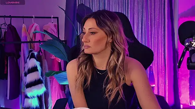 SarahAlluring online show from April 2026 01:12:01 PM