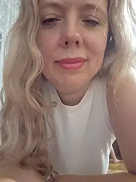Irina3718 online show from July 2026 09:28:02 PM
