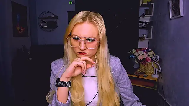 madam uliis online show from December 2025 01:52:02 PM