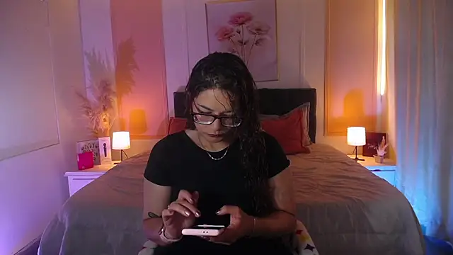 Snapshot of Rose_Thompson1 chatting on June 2026 01:35:01 PM Rose Thompson1 online show from June 2026 01:35:01 PM