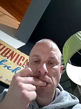 Snapshot of svenpfeifer chatting on March 2025 03:02:02 AM svenpfeifer online show from March 2025 03:02:02 AM