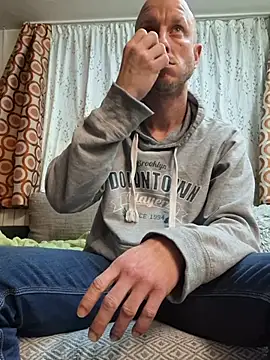 Snapshot of svenpfeifer chatting on December 2025 02:35:01 PM svenpfeifer online show from December 2025 02:35:01 PM