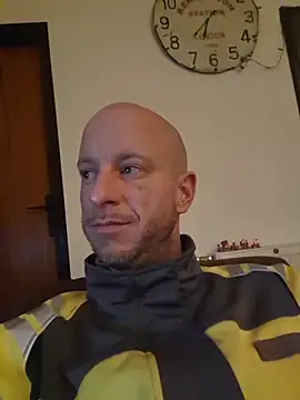 Snapshot of svenpfeifer chatting on February 2026 05:33:01 PM svenpfeifer online show from February 2026 05:33:01 PM
