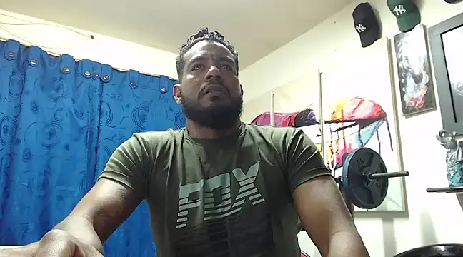 BladeFoxxx1 online show from March 2025 07:02:01 AM