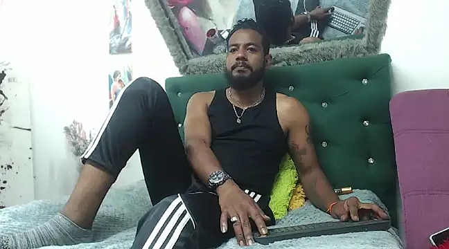 BladeFoxxx1 online show from March 2025 04:18:01 AM