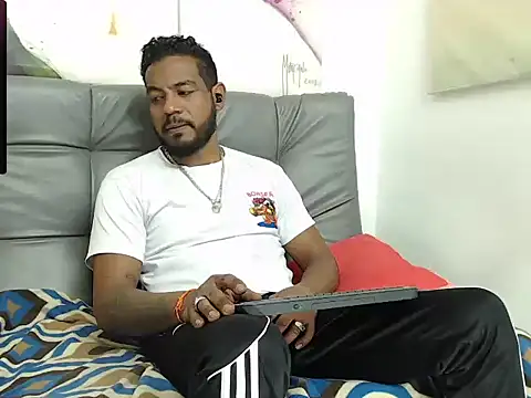 BladeFoxxx1 online show from September 2025 06:02:02 AM