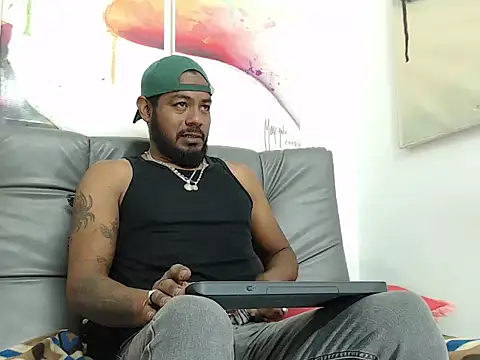 BladeFoxxx1 online show from September 2025 12:43:02 PM