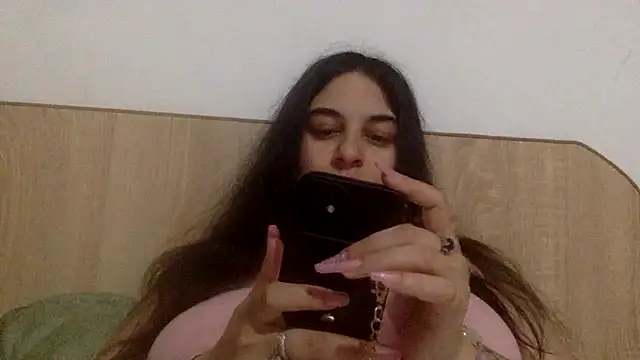 Veramaia online show from May 2026 10:12:02 AM