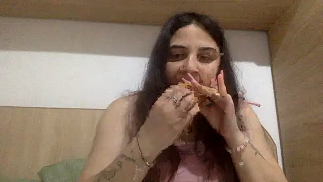 Veramaia online show from May 2026 10:36:01 AM