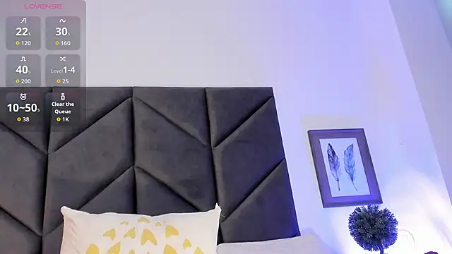 Kendallross28 online show from October 2025 01:33:02 PM