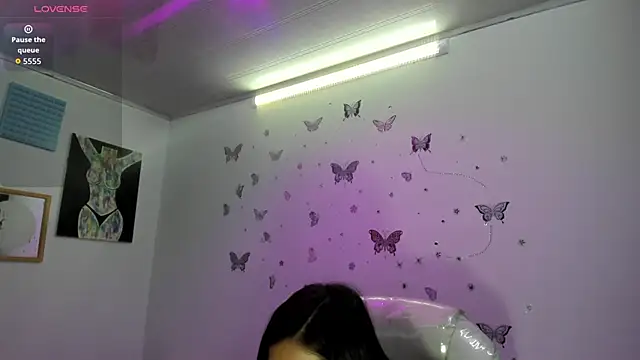 Pretty Johnson  online show from March 2026 11:49:01 AM