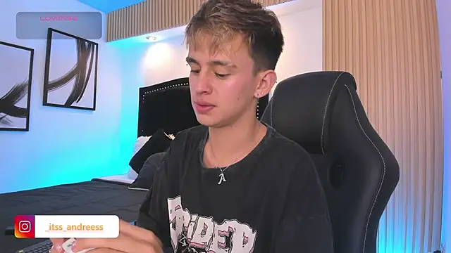 LiamWildx20 online show from July 2026 04:43:02 AM