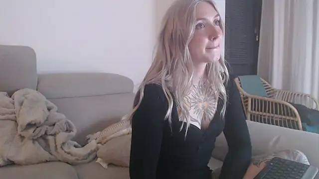 tattoobbgirl online show from November 2025 05:47:02 PM