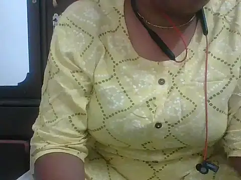 Snapshot of snehashreyatamil chatting on March 2026 08:21:01 AM snehashreyatamil online show from March 2026 08:21:01 AM