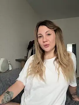 Snapshot of mollygirll chatting on November 2025 11:03:01 AM mollygirll online show from November 2025 11:03:01 AM