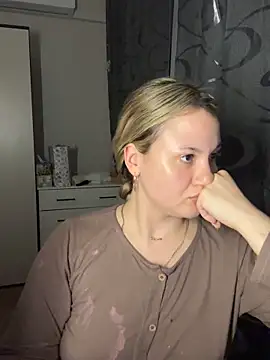 Snapshot of mollygirll chatting on April 2026 07:51:02 PM mollygirll online show from April 2026 07:51:02 PM