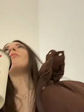 MilaBee online show from April 2026 06:52:01 AM