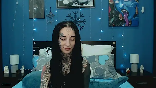 Snapshot of Velvetbat chatting on June 2026 07:10:01 AM Velvetbat online show from June 2026 07:10:01 AM