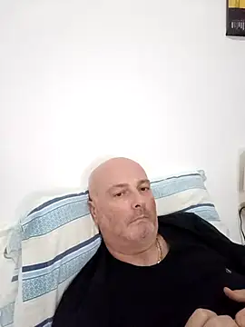 Alexis Bull online show from October 2025 01:40:02 PM