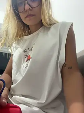 Pretty roxxyy online show from June 2026 01:06:01 AM